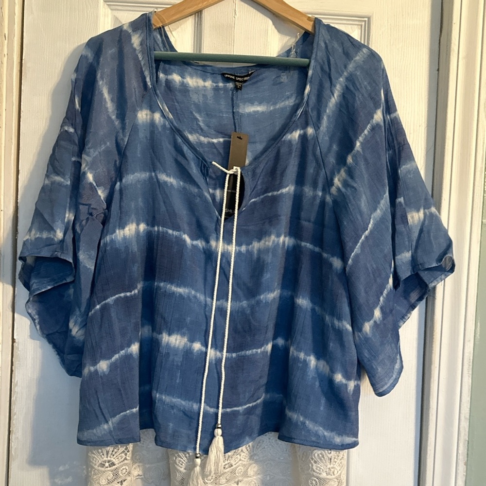 NWT Unique Spectrum Blue/White Tye-Dye Top with Lace Bottom Size L